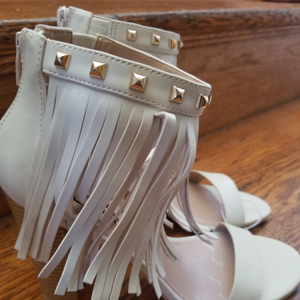 NWT Betsyville fringe high heel sandal